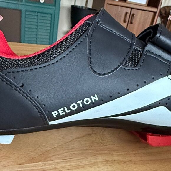EUC Peloton Black and White Cycling Shoes - Men’s 8–8.5 / Women’s 9.5-10 - Picture 2 of 8